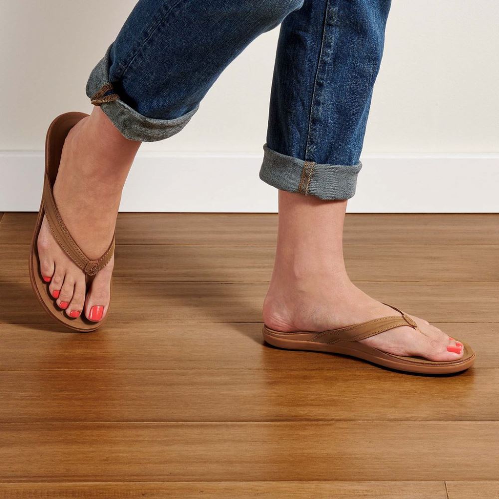Aukai Women's Leather Sandals - Tan
