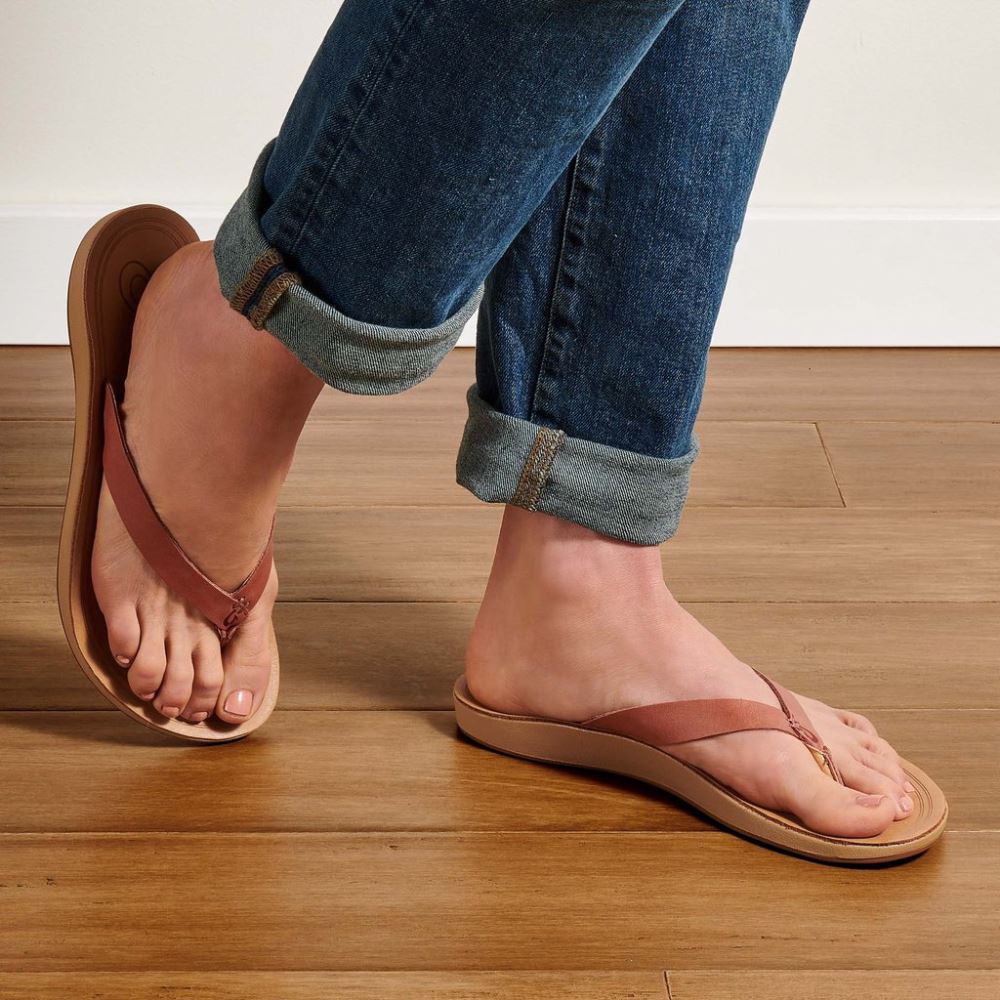 OluKai Nonohe - Cedarwood / Golden Sand