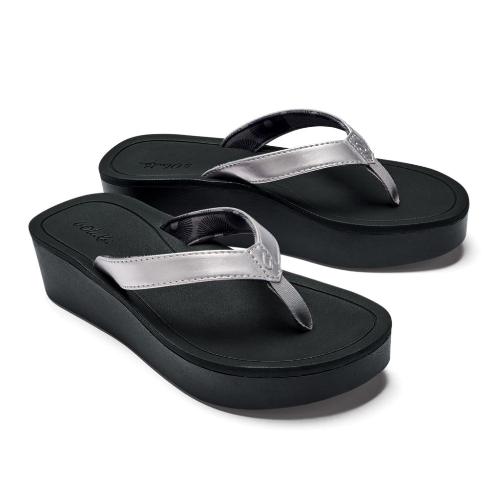 OluKai Pi'o Lua - Silver / Black