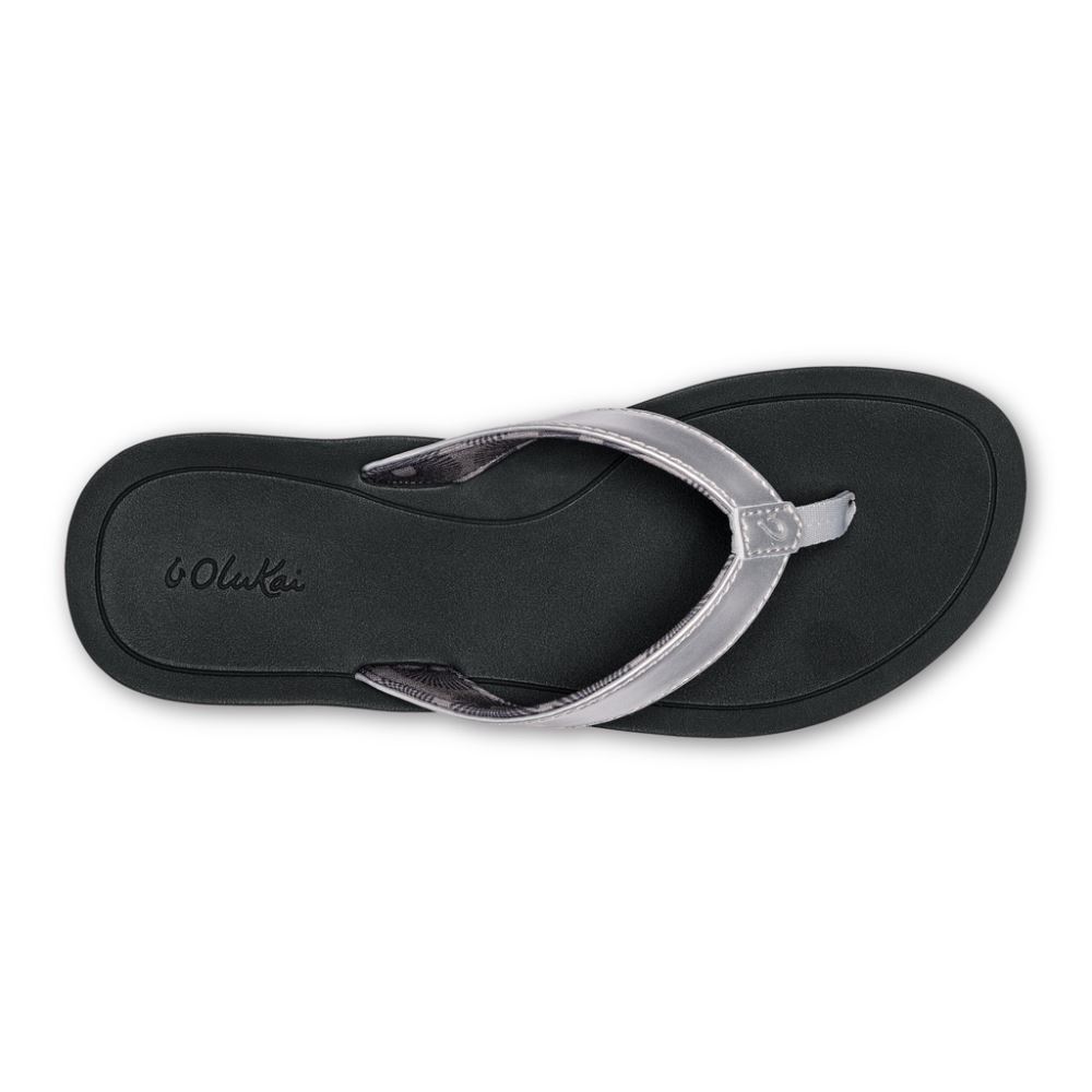 OluKai Pi'o Lua - Silver / Black