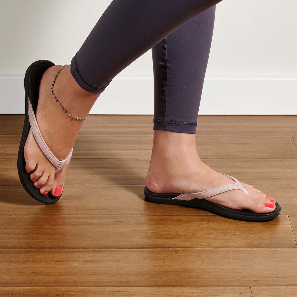 OluKai Ho'opio - Petal Pink Metallic / Black