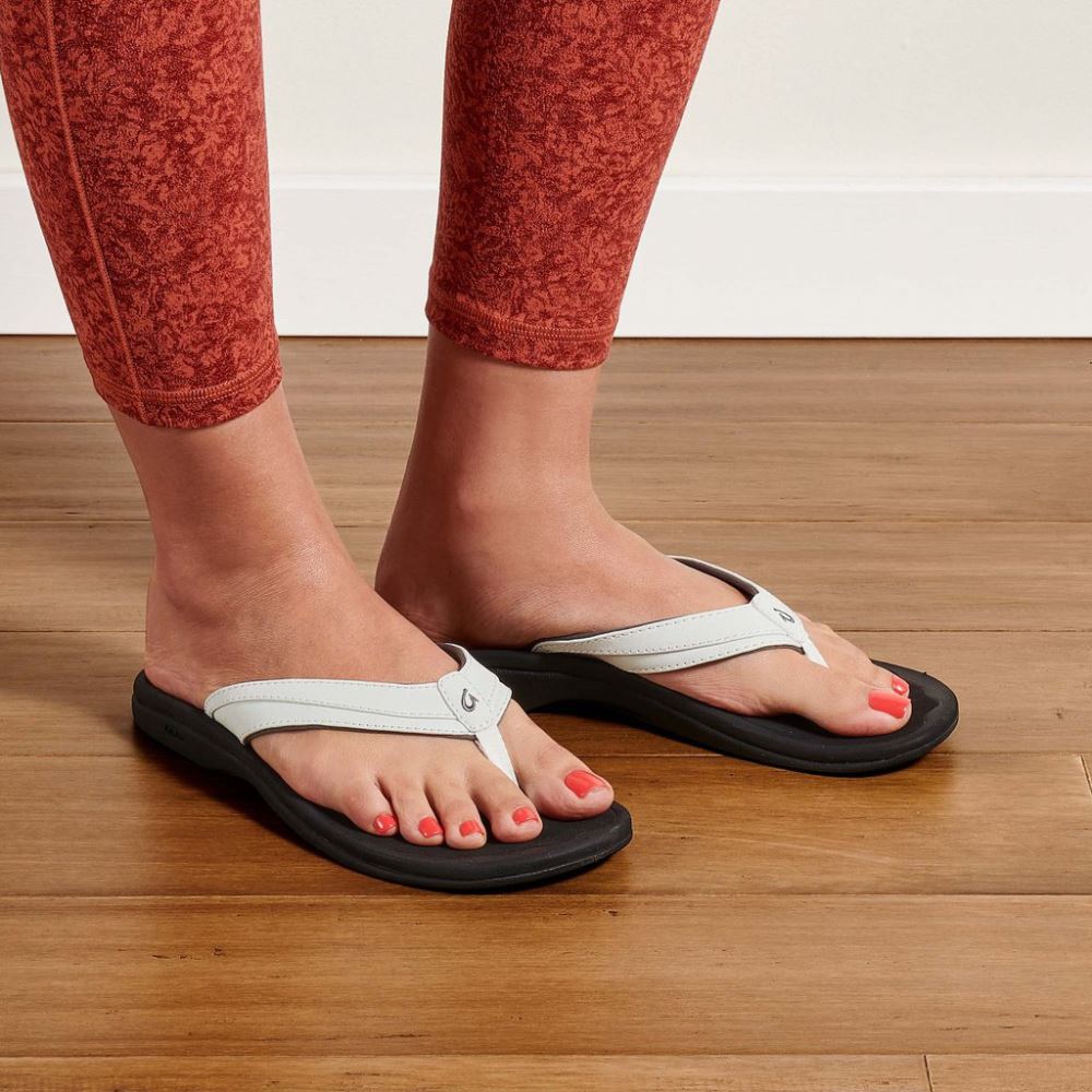 OluKai 'Ohana - White / Black